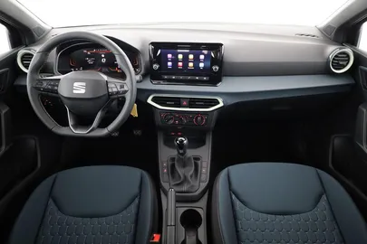 Car image 30