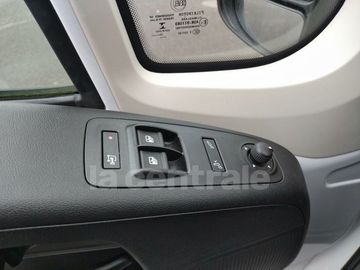 Car image 36