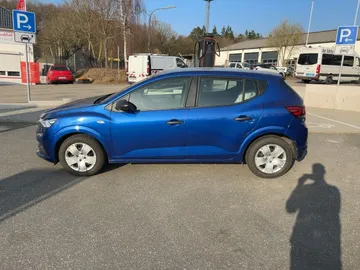 Car image 3