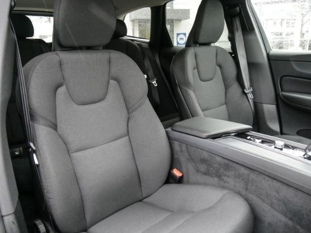 Volvo XC60 B4 Diesel Momentum 145 kW image number 4