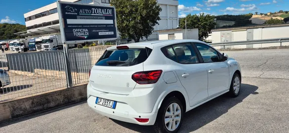 Car image 3