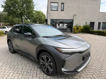 Car image 2