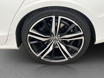 Car image 32