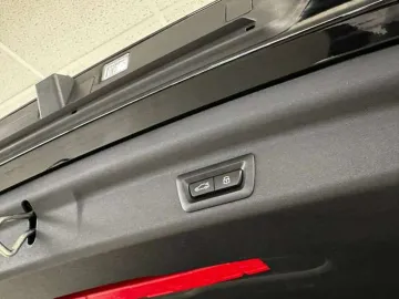 Car image 34