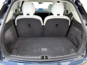 Car image 34