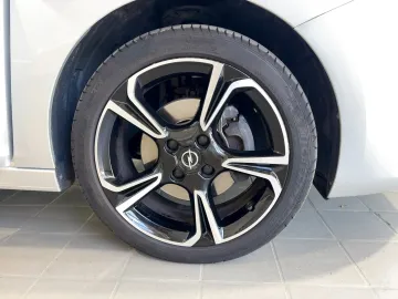 Car image 27
