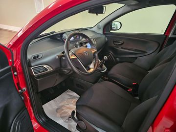 Car image 10