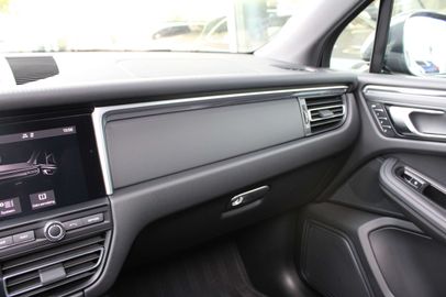 Car image 36