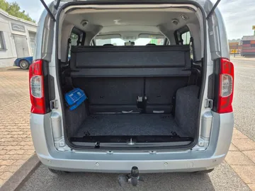 Car image 22