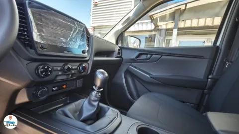 Car image 25