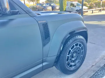 Car image 32