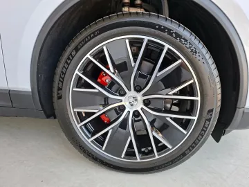 Car image 33
