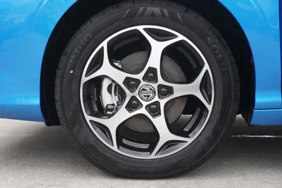 Car image 27