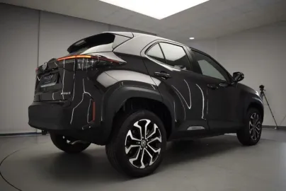 Car image 4