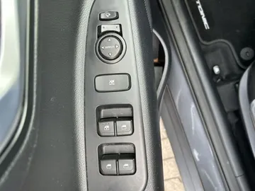 Car image 29