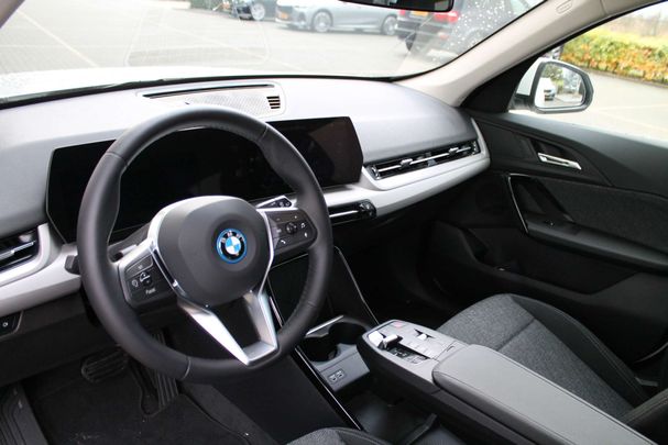 BMW iX1 xDrive30 230 kW image number 3