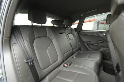 Car image 30