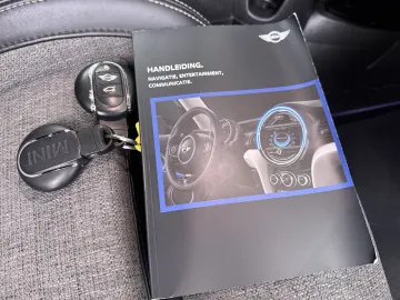 Car image 32