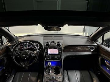 Car image 26