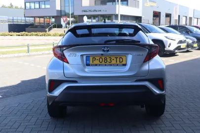 Car image 4