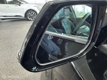 Car image 32