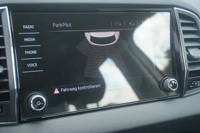 Car image 26