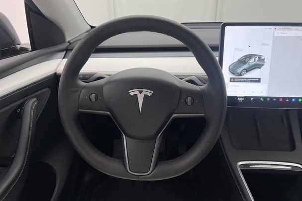 Tesla Model Y Long Range AWD 378 kW image number 16