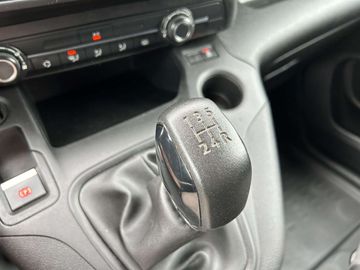 Car image 32