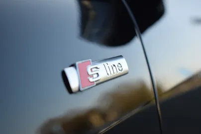 Car image 26