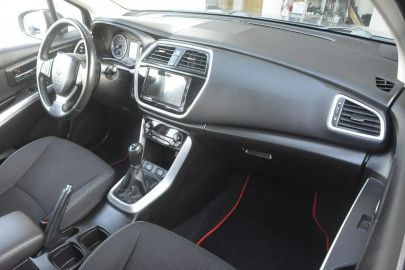 Car image 13