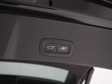 Car image 44