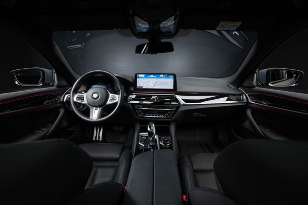 BMW 530d Touring xDrive 210 kW image number 15