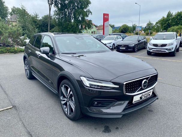 Volvo V60 Cross Country AWD B4 145 kW image number 2