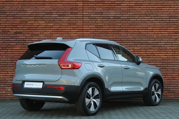 Volvo XC40 B4 Core 145 kW image number 2