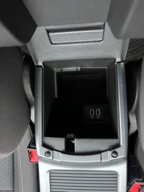 Car image 36