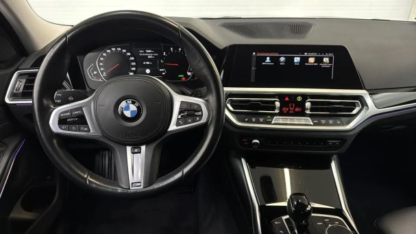 BMW 320i 135 kW image number 16