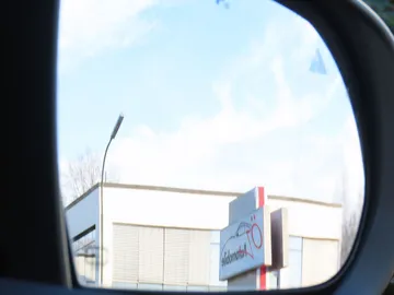 Car image 27