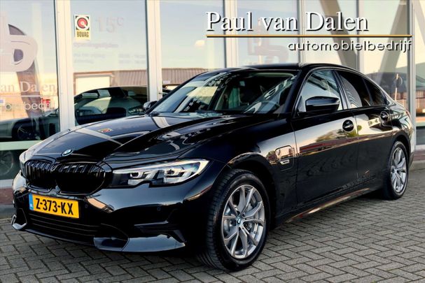 BMW 330e Sport Line 215 kW image number 1