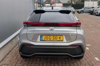 Car image 4