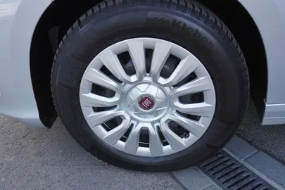 Car image 28