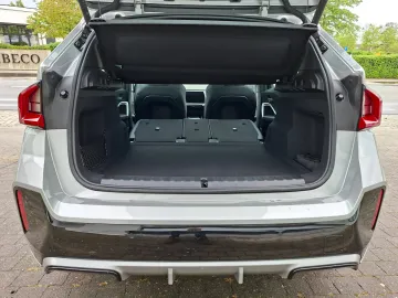 Car image 27