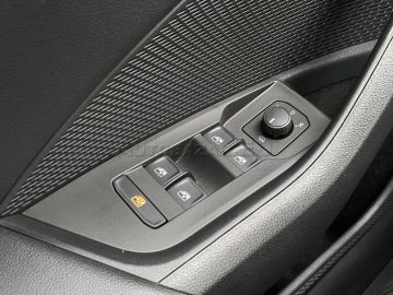 Car image 37