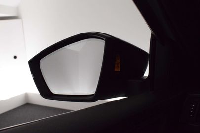 Car image 37