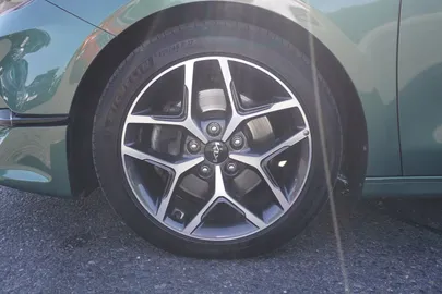 Car image 32
