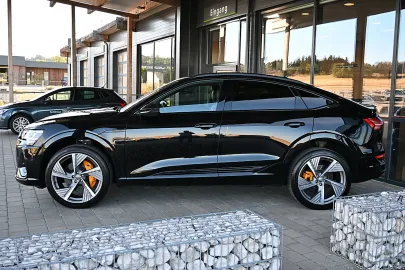 Car image 32