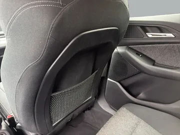 Car image 31