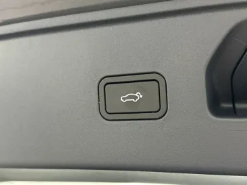 Car image 40