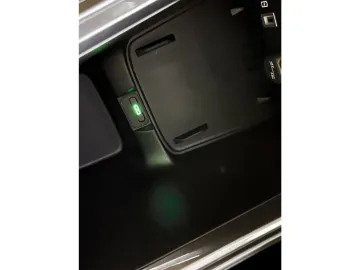 Car image 33