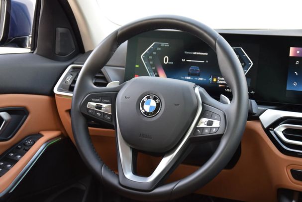 BMW 320i 135 kW image number 12