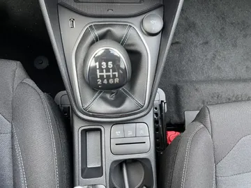 Car image 28
